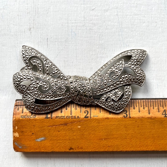 Very Large Macasite Bow Pin Silver Tone Vintage Brooch Romancecore Feminine - Picture 13 of 13